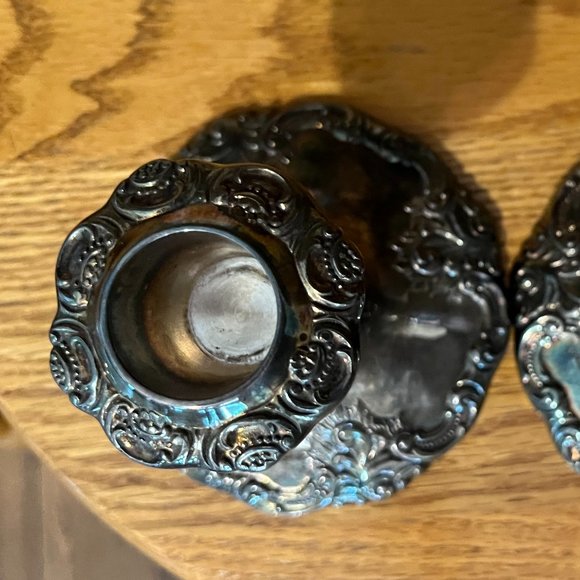 VINTAGE PAIR OF BAROQUE BY WALLACE SILVER PLATE 750 CANDLE STICKS/HOLDERS. HEAVY - Picture 7 of 8